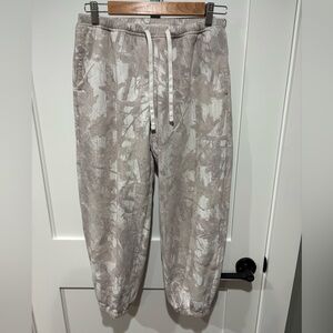 Hollister Women’s Feel Good Camo Baggy Fleece Jogger